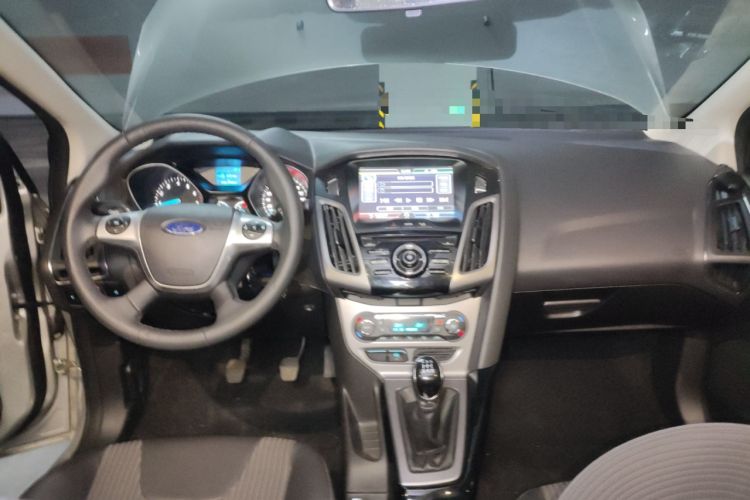 Used Ford Focus 2012 Sedan 1.6L Manual Fashion Edition Interior 2