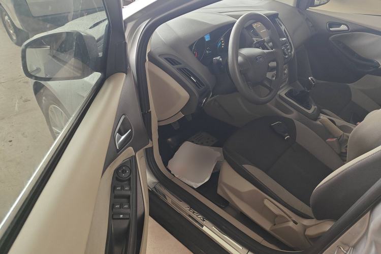 Used Ford Focus 2012 Sedan 1.6L Manual Comfort Model Interior 3
