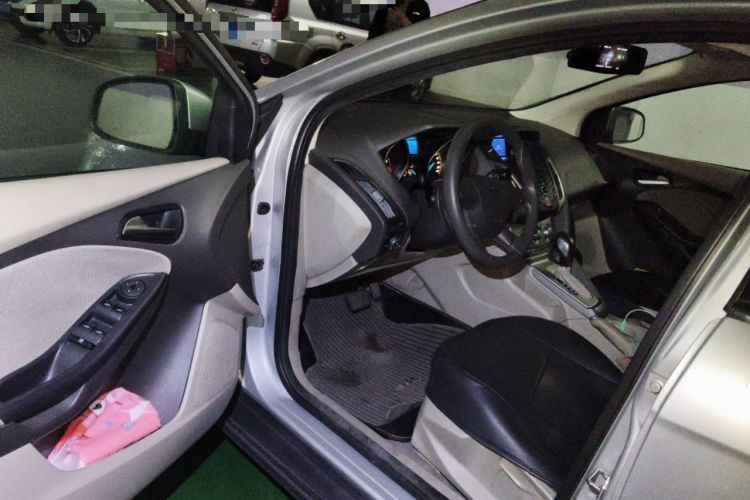 Used Ford Focus 2012 Sedan 1.6L Automatic Comfort Model Interior 3