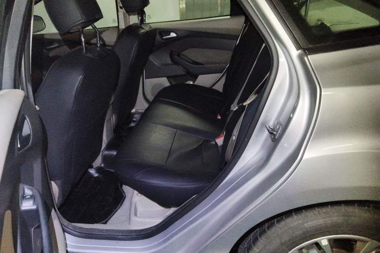 Used Ford Focus 2012 Sedan 1.6L Automatic Comfort Model Interior 4