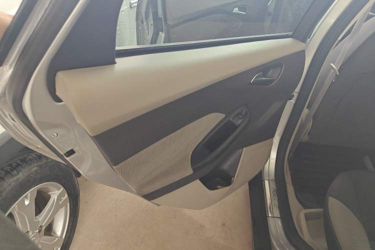 Used Ford Focus 2012 Sedan 1.6L Manual Comfort Model Interior 8