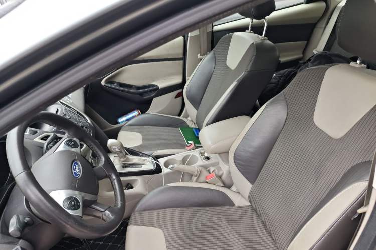 Used Ford Focus 2012 Sedan 1.6L Automatic Fashion Edition Left Front Seat