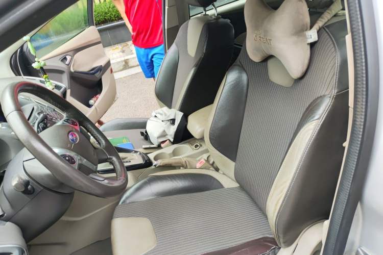 Used Ford Focus 2012 Sedan 1.6L Automatic Fashion Edition Left Front Seat