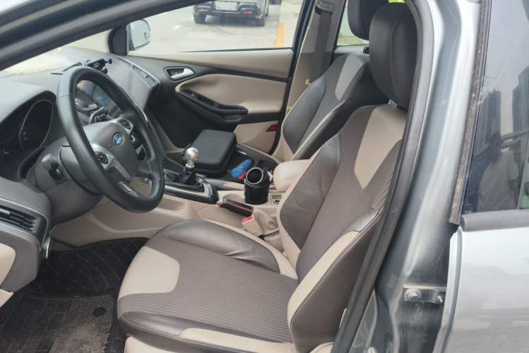 Used Ford Focus 2012 Hatchback 1.6L Manual Fashion Edition Left Front Seat