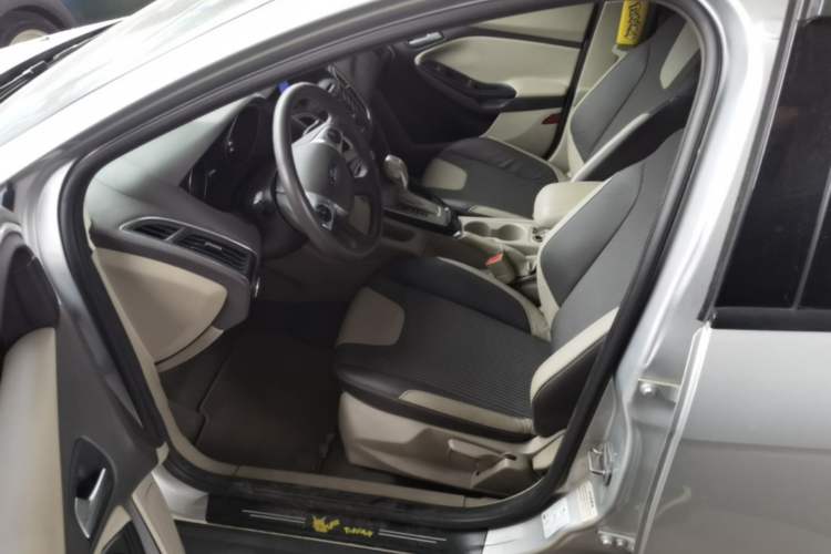 Used Ford Focus 2012 Sedan 1.6L Automatic Fashion Edition Left Front Seat