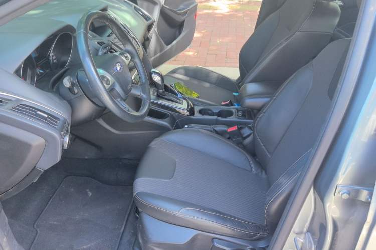 Used Ford Focus 2012 Sedan 1.6L Automatic Fashion Edition Left Front Seat