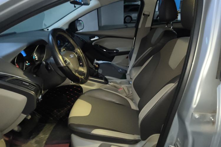 Used Ford Focus 2012 Sedan 1.6L Manual Fashion Edition Left Front Seat