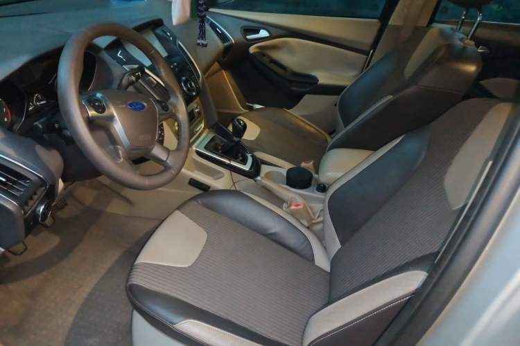 Used Ford Focus 2012 Sedan 1.6L Manual Fashion Edition Left Front Seat