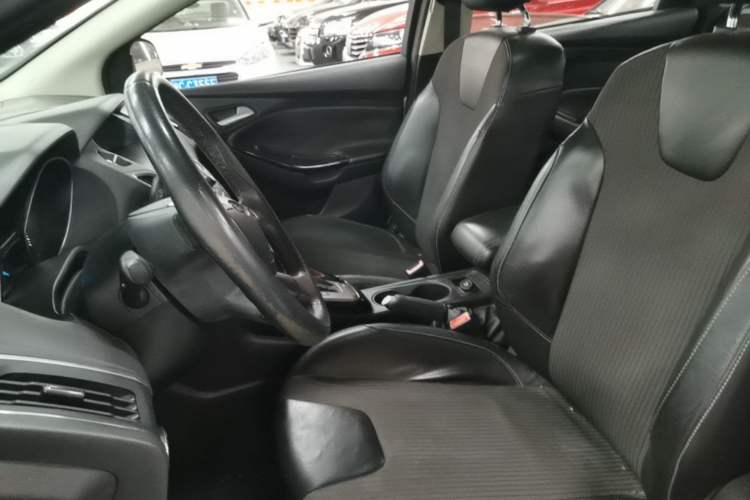 Used Ford Focus 2012 Sedan 1.6L Automatic Fashion Edition Left Front Seat