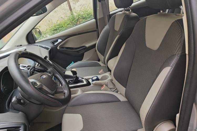 Used Ford Focus 2012 Hatchback 1.6L Manual Fashion Edition Left Front Seat