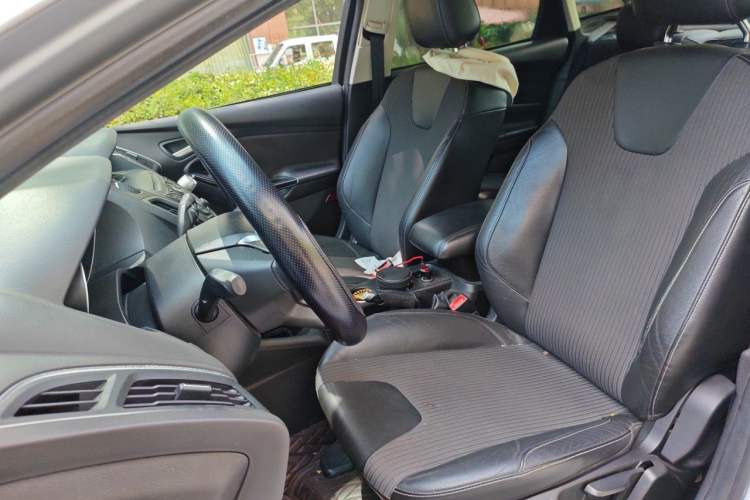 Used Ford Focus 2012 Sedan 1.6L Automatic Fashion Edition Left Front Seat