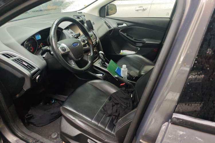 Used Ford Focus 2012 Sedan 1.6L Automatic Fashion Edition Left Front Seat