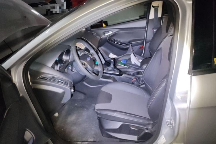 Used Ford Focus 2012 Sedan 1.6L Manual Fashion Edition Left Front Seat