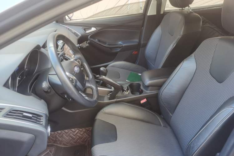 Used Ford Focus 2012 Hatchback 2.0L Manual Luxury Sport Model Left Front Seat