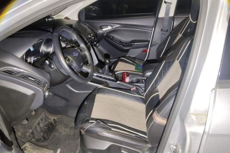 Used Ford Focus 2012 Sedan 1.6L Manual Fashion Edition Left Front Seat