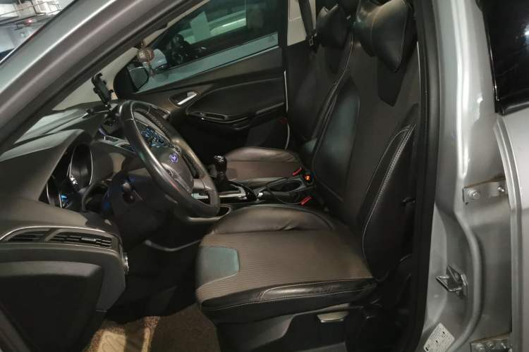 Used Ford Focus 2012 Sedan 1.6L Manual Fashion Edition Left Front Seat