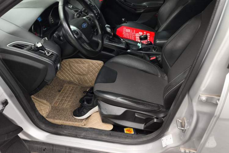 Used Ford Focus 2012 Sedan 1.6L Automatic Fashion Edition Left Front Seat