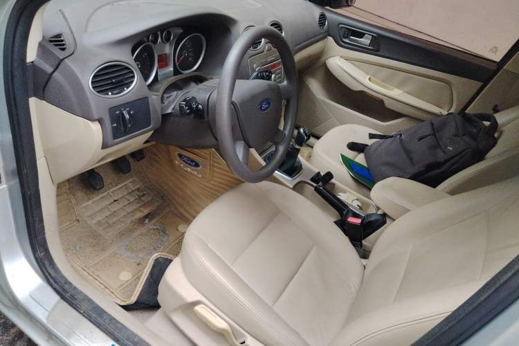 Used Ford Focus 2012 Sedan Classic 1.8L Manual Fashion Edition Left Front Seat