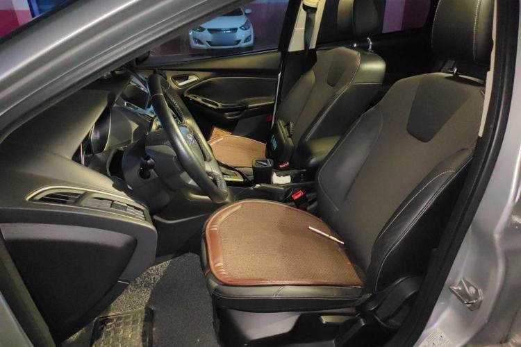 Used Ford Focus 2012 Sedan 1.6L Automatic Fashion Edition Left Front Seat