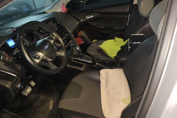 Used Ford Focus 2012 Sedan 1.6L Automatic Fashion Edition Left Front Seat