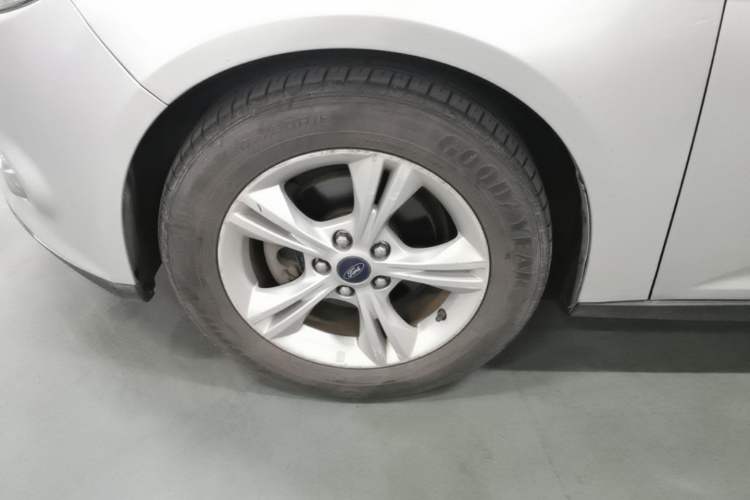Used Ford Focus 2012 Sedan 1.6L Automatic Fashion Edition Left Front Wheel Hub