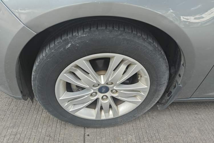 Used Ford Focus 2012 Sedan 1.6L Manual Comfort Model Left Front Wheel Hub