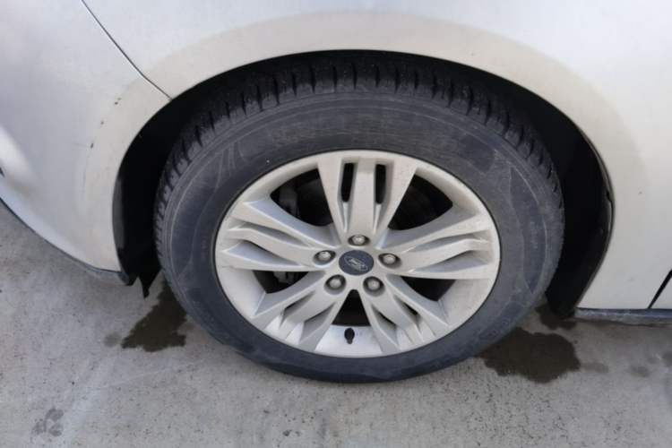 Used Ford Focus 2012 Sedan 1.6L Automatic Comfort Model Left Front Wheel Hub