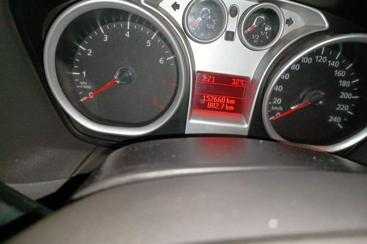 Used Ford Focus 2012 Sedan Classic 1.8L Automatic Fashion Edition Odometer Close Up