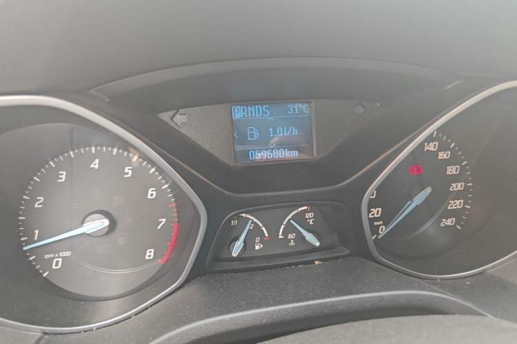 Used Ford Focus 2012 Sedan 1.6L Automatic Fashion Edition Odometer Close Up