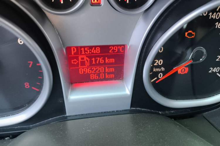 Used Ford Focus 2012 Sedan Classic 1.8L Automatic Fashion Edition Odometer Close Up