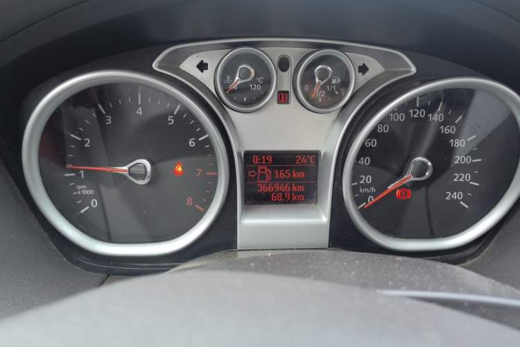 Used Ford Focus 2012 Sedan Classic 1.8L Manual Fashion Edition Odometer Close Up