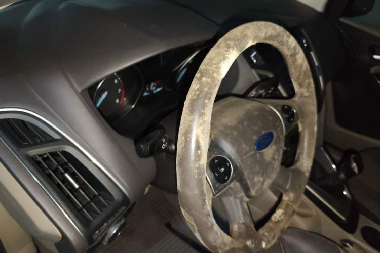 Used Ford Focus 2012 Sedan 1.6L Manual Fashion Edition Odometer Close Up