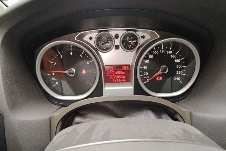 Used Ford Focus 2012 Sedan Classic 1.8L Manual Fashion Edition Odometer Close Up