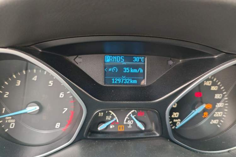Used Ford Focus 2012 Sedan 1.6L Automatic Fashion Edition Odometer Close Up