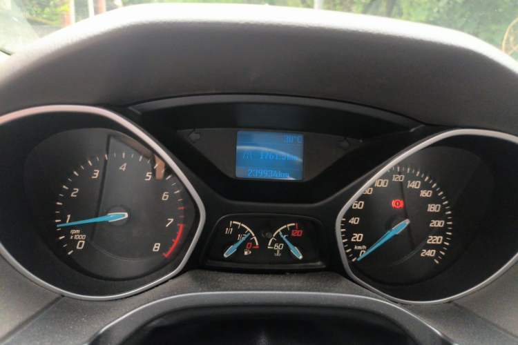 Used Ford Focus 2012 Sedan 1.6L Manual Comfort Model Odometer Close Up