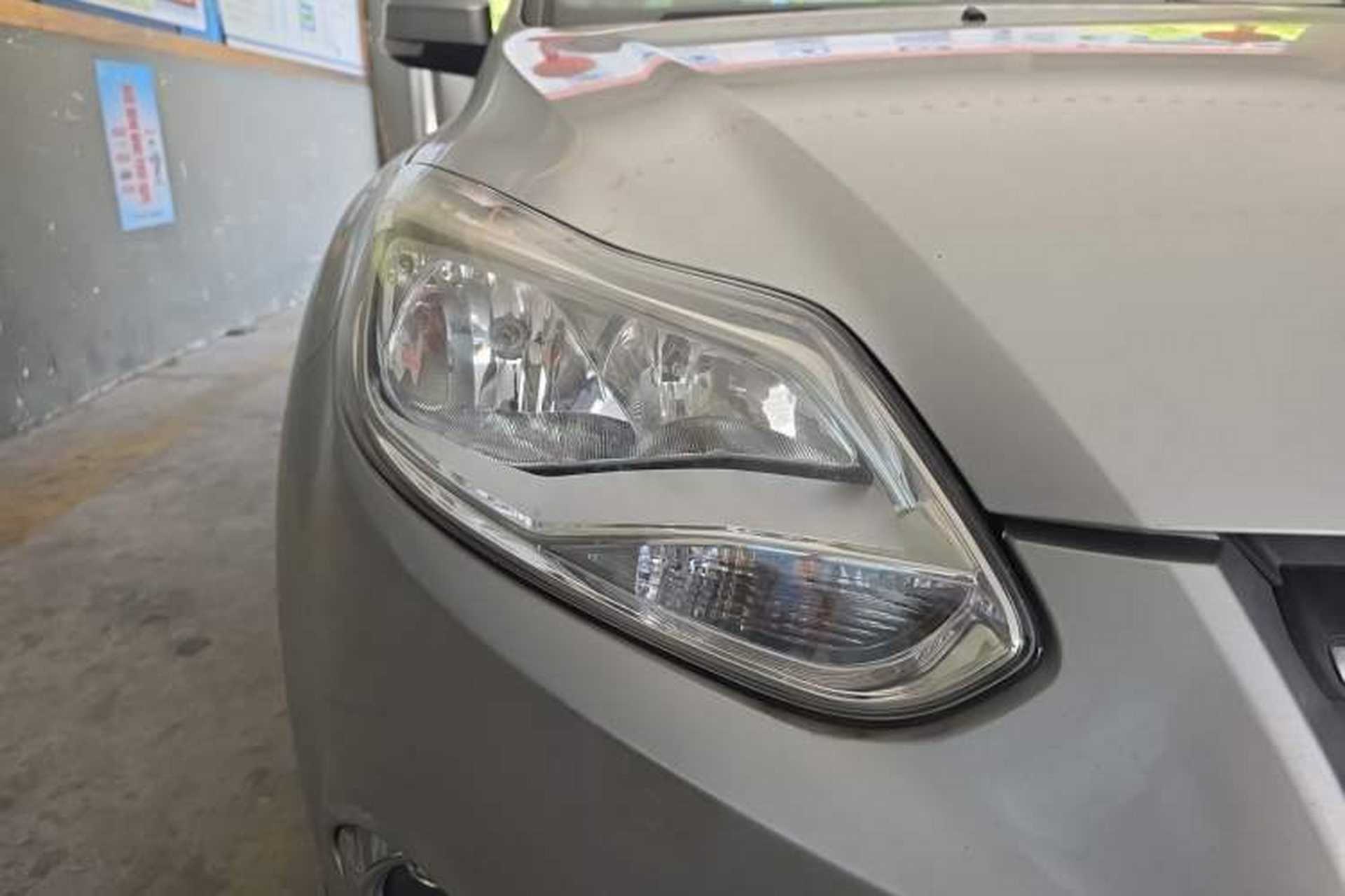 Used Ford Focus 2012 Sedan 1.6L Manual Fashion Edition Right Front Headlight