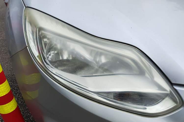 Used Ford Focus 2012 Sedan 1.6L Automatic Fashion Edition Right Front Headlight