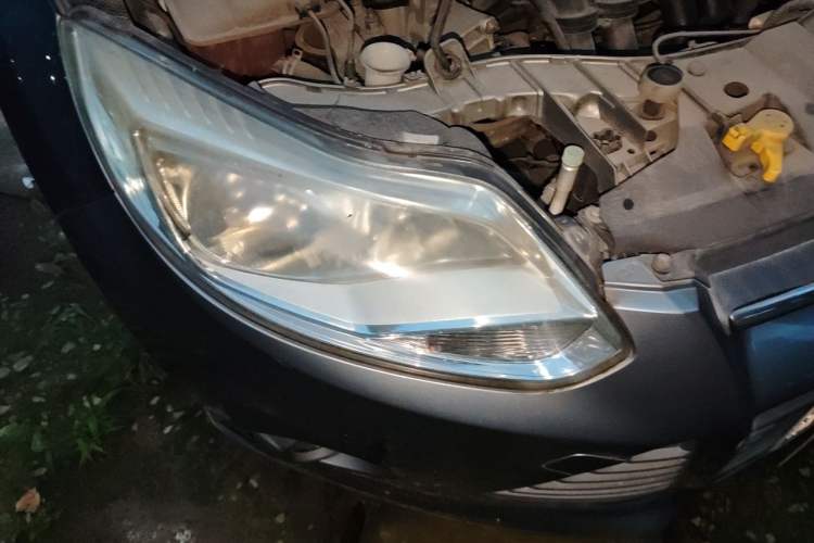 Used Ford Focus 2012 Sedan 1.6L Manual Comfort Model Right Front Headlight