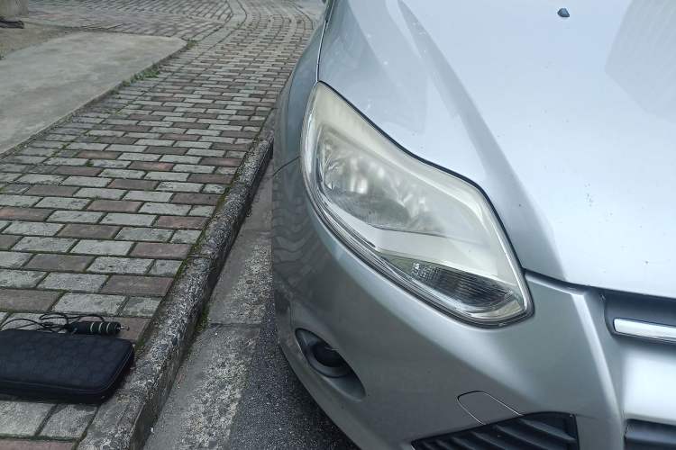 Used Ford Focus 2012 Sedan 1.6L Automatic Comfort Model Right Front Headlight