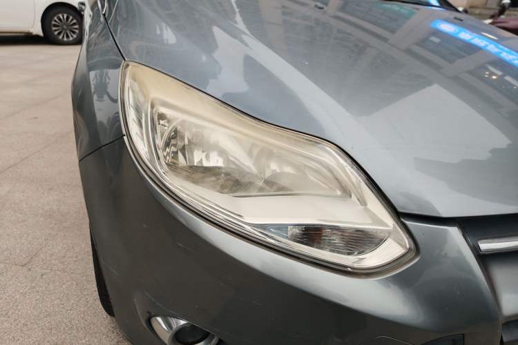 Used Ford Focus 2012 Sedan 1.6L Automatic Fashion Edition Right Front Headlight