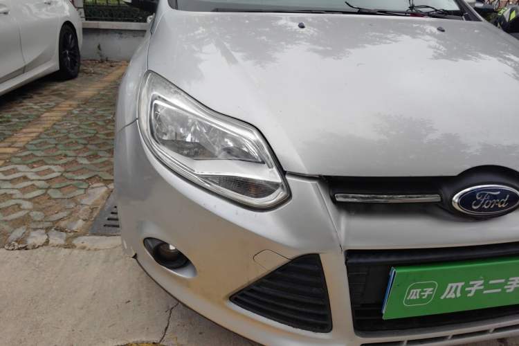 Used Ford Focus 2012 Sedan 1.6L Automatic Comfort Model Right Front Headlight