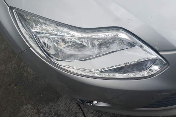 Used Ford Focus 2012 Sedan 1.6L Manual Fashion Edition Right Front Headlight