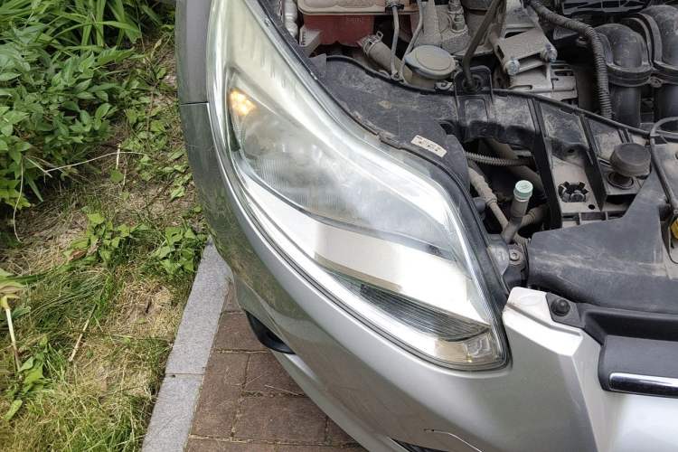 Used Ford Focus 2012 Sedan 1.6L Manual Comfort Model Right Front Headlight