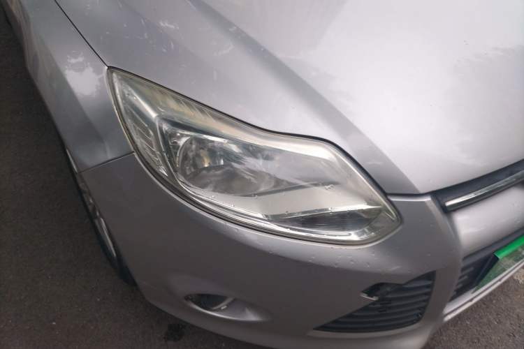 Used Ford Focus 2012 Sedan 1.6L Manual Comfort Model Right Front Headlight