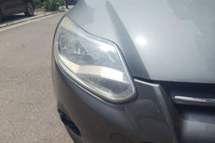 Used Ford Focus 2012 Hatchback 1.6L Automatic Comfort Model Right Front Headlight
