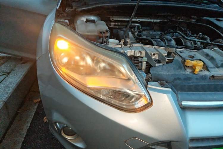 Used Ford Focus 2012 Sedan 1.6L Manual Fashion Edition Right Front Headlight