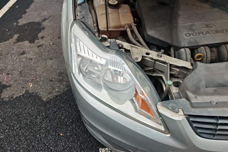 Used Ford Focus 2012 Sedan Classic 1.8L Manual Base Model Right Front Headlight