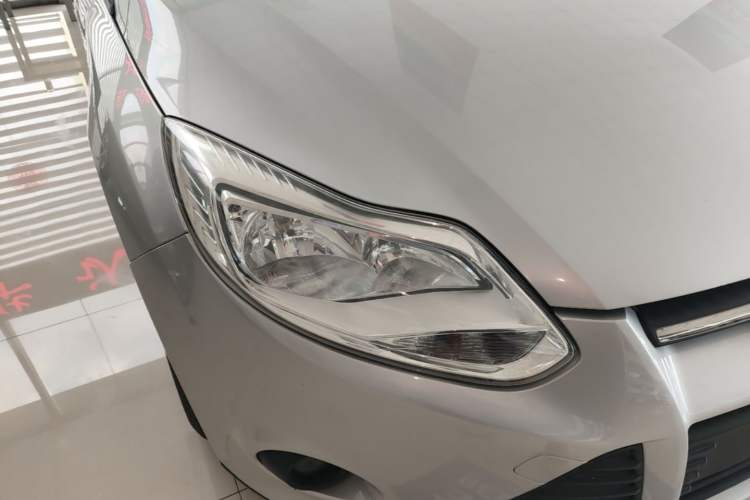 Used Ford Focus 2012 Sedan 1.6L Automatic Comfort Model Right Front Headlight