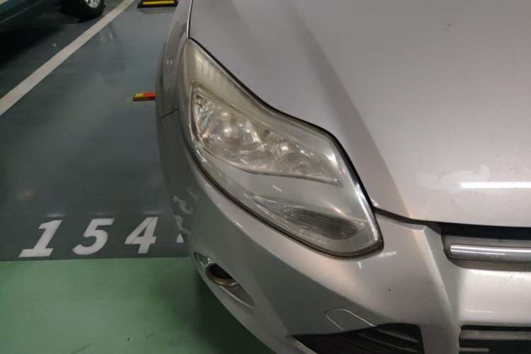 Used Ford Focus 2012 Sedan 1.6L Automatic Fashion Edition Right Front Headlight