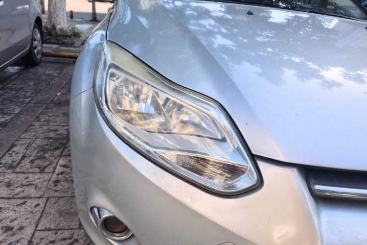 Used Ford Focus 2012 Sedan 1.6L Manual Fashion Edition Right Front Headlight